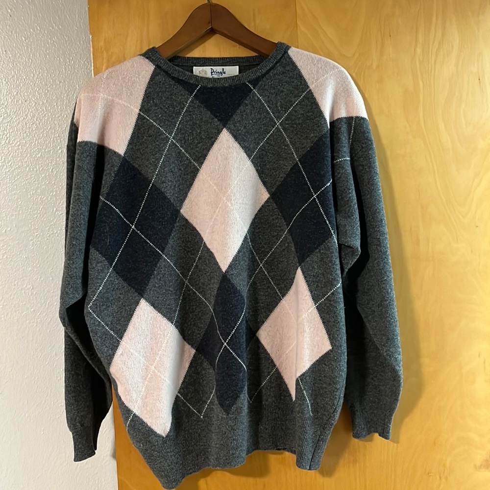 This is a Pringle of Scotland brand grey preppy look sweater made out of cotton!